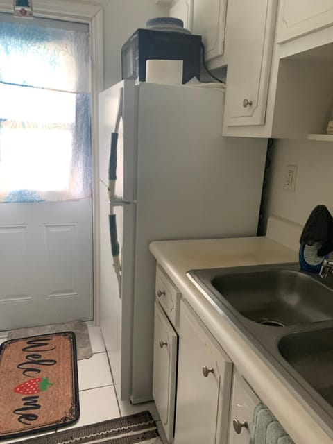 Private One Bedroom One Full Bath in Desired Location Apartment in Oakland Park