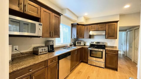 Kitchen or kitchenette, kitchen