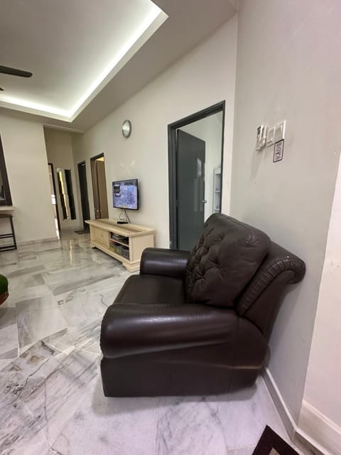 Desa Damai Homestay fully air cond and self check in #7 pax Apartment in Kuala Lumpur City