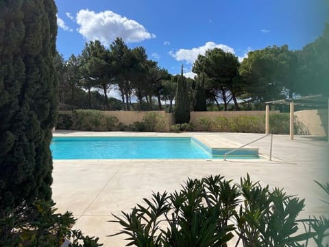 4 personnes-clim-piscine-parking Apartment in Leucate