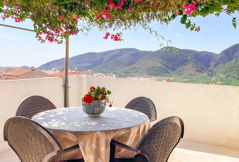 Balcony/Terrace, Dining area, City view, Mountain view, Sea view