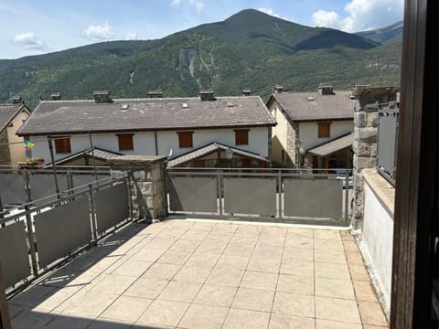 Balcony/Terrace, Mountain view