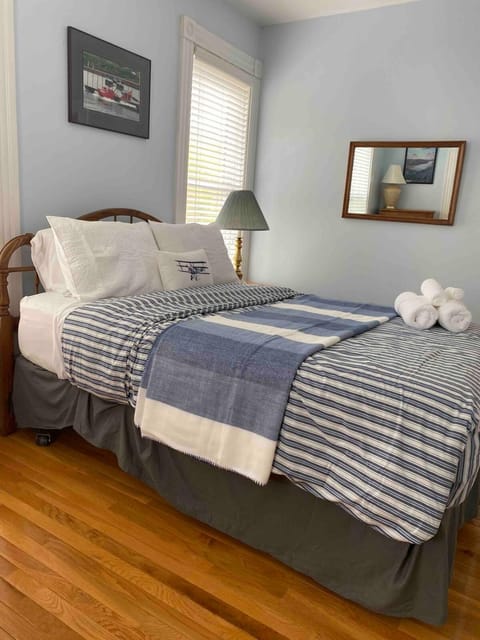 The Curtiss Suite at The Village Tavern Inn Apartamento in Hammondsport