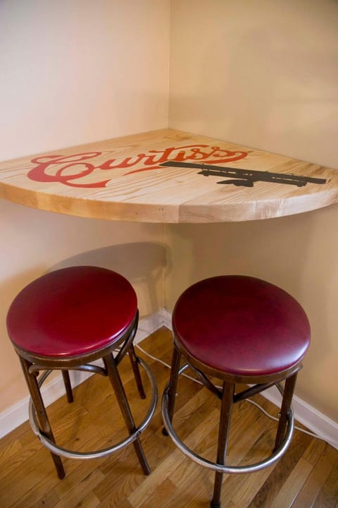 The Curtiss Suite at The Village Tavern Inn Apartamento in Hammondsport