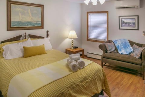 The Keuka Suite in Hammondsport Located at the Village Tavern Inn Apartment in Hammondsport