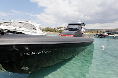 Lux&Easy Technohull Omega 45 Docked boat in Kallithea