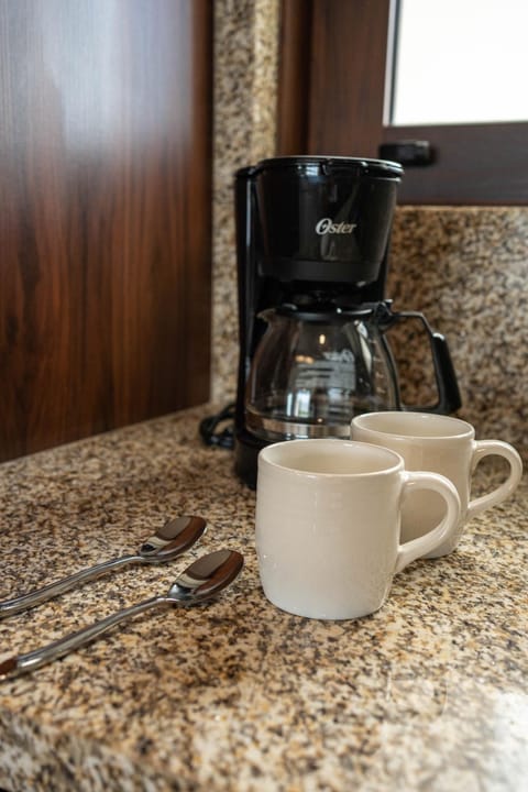 Coffee/tea facilities, Kitchen or kitchenette