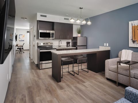 TV and multimedia, Kitchen or kitchenette, Living room, Seating area, Floor plan, pet friendly