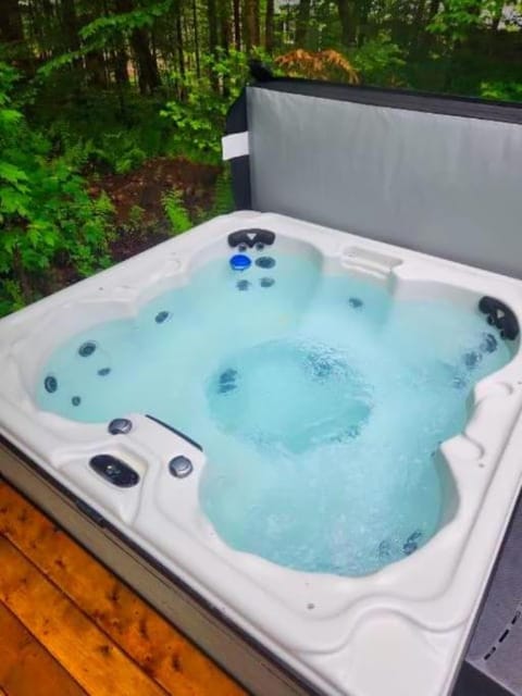 Private Hot tub Scrabble Chalet in Mont-Tremblant