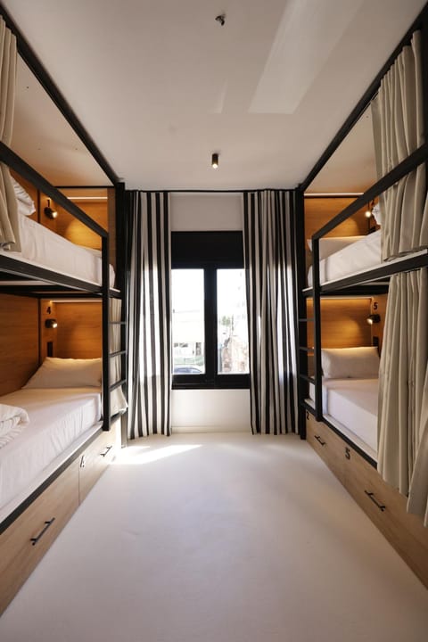 Bedroom, bunk bed