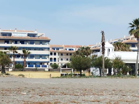 Vistas al mar, 1ª línea de playa Apartment in San Luis de Sabinillas