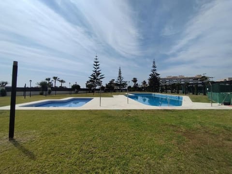 Vistas al mar, 1ª línea de playa Apartment in San Luis de Sabinillas