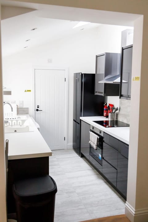 Kitchen or kitchenette, Photo of the whole room, oven, stove