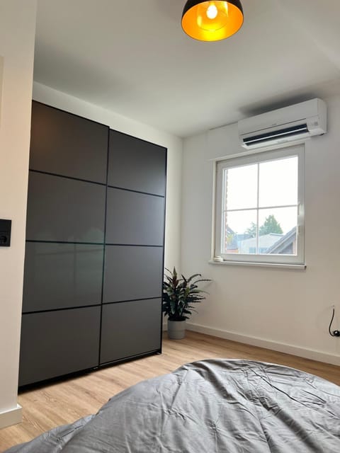 Bedroom, wardrobe, air conditioner