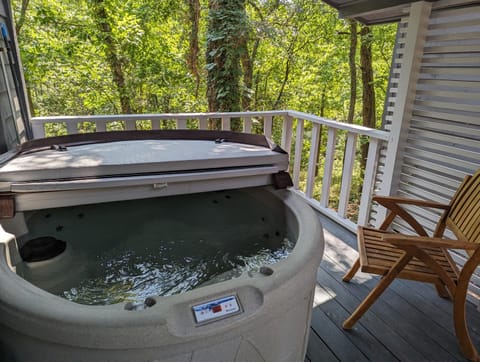 Adventure Cabin 5 - King w Private Hot Tub House in Eureka Springs