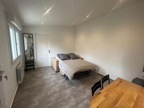 maison proche du Groupama Stadium Apartment in Vaulx-en-Velin