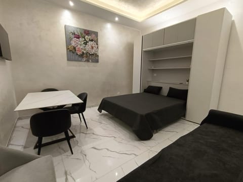 Bed, TV and multimedia, Living room, Photo of the whole room, Seating area, Bedroom