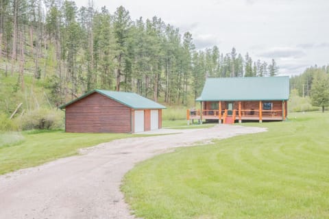 Newton Creek Cabin House in West Pennington