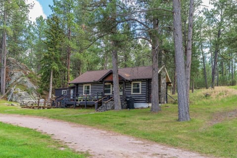 Rusty`s Cabin-Log cabin House in West Custer Township