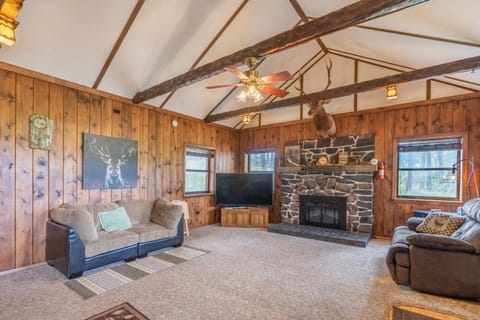 Rusty`s Cabin-Log cabin House in West Custer Township