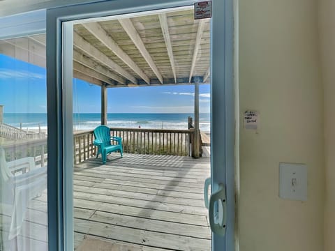 A Grande Green House in Surf City