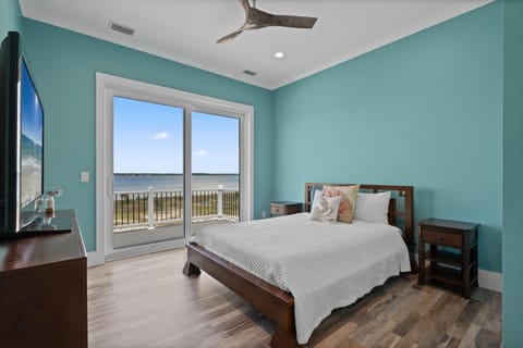 "The White Sands Beach Retreat" at Navarre Beach House in Pensacola Beach