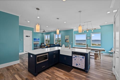 "The White Sands Beach Retreat" at Navarre Beach House in Pensacola Beach