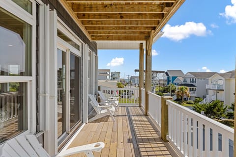 Across the Pond Casa in Surf City