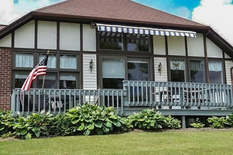 Seneca Serenity Maison in Seneca Lake