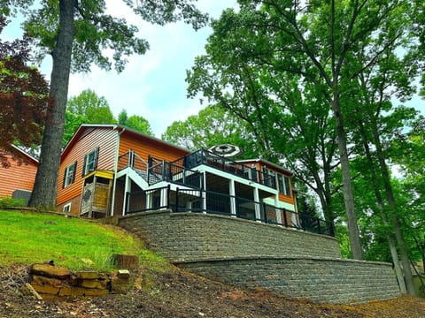 Beechwood Cove House in Smith Mountain Lake