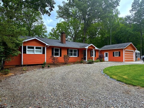 Beechwood Cove House in Smith Mountain Lake