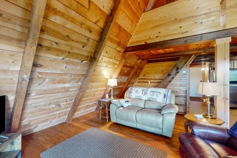 RelaxAwhile Cabins-GetAway Grove House in Norris Lake