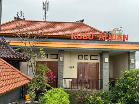 Kubu Alvian Guest House Bed and Breakfast in Denpasar