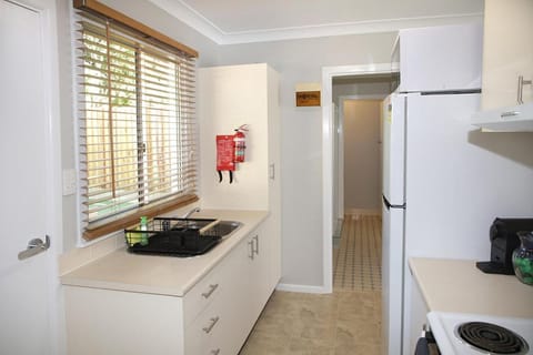 Kitchen or kitchenette, oven, pet friendly, stove