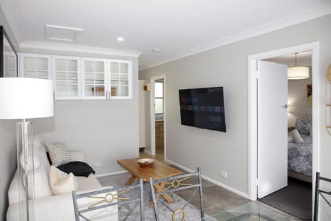 TV and multimedia, Living room, Dining area