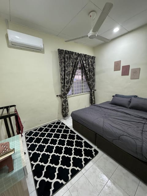 JeeheenMuslimHomestay Melaka House in Malacca