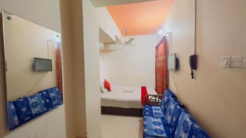 Communal lounge/ TV room, Bed, TV and multimedia, Living room, Photo of the whole room, Seating area, Evening entertainment, Bedroom, bunk bed, air conditioner