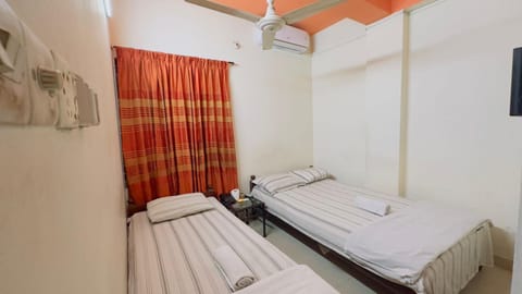 Bed, Photo of the whole room, Bedroom, air conditioner