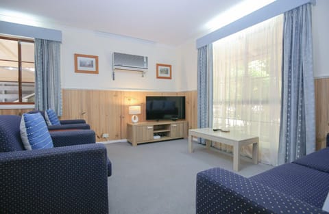 TV and multimedia, Living room, Seating area, heating, air conditioner