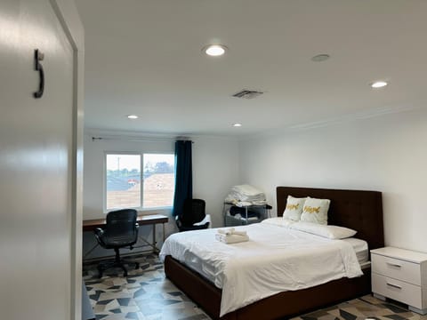 Luxe Stay Room with Private Bathroom 5 Vacation rental in Compton