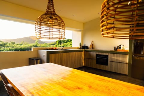 Natural landscape, Kitchen or kitchenette, Dining area, Mountain view