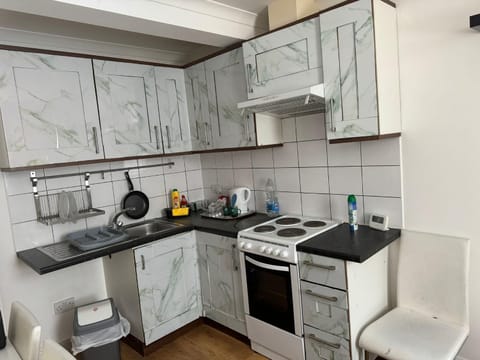 Room for rent Apartment in Harrow