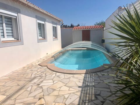 Villa ZEN, Piscine, Jardin Balinais, 6 Personnes Villa in Béziers