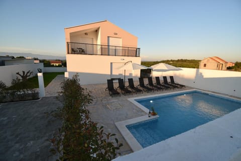 Balcony/Terrace, Swimming pool