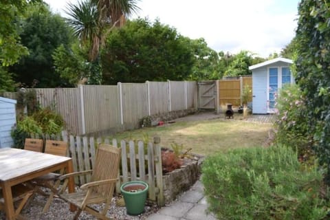 Addington - Charming Fisherman's Cottage by the SEA & Beach in Kingsdown, near Deal, Kent House in Dover District