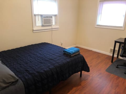 Private 3-bed house convenient to NYC bus and train Apartment in Woodbridge Township