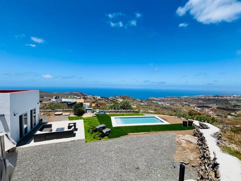 Property building, Day, Natural landscape, Pool view, Sea view, Swimming pool, sunbed