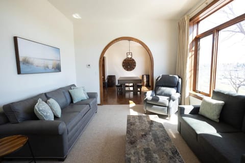 The Villager Loft - Lake View W Dining Perks! Casa in Charlevoix