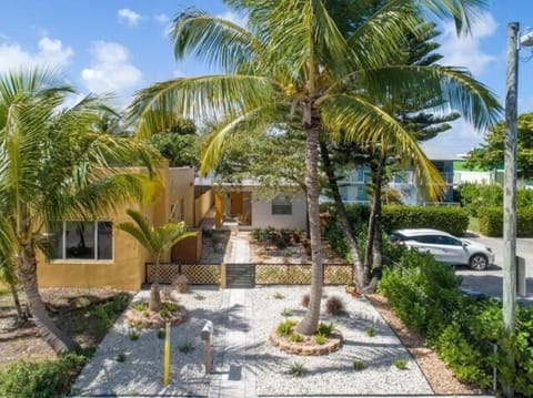 Coastal Cabana By Pmi House in Lake Worth