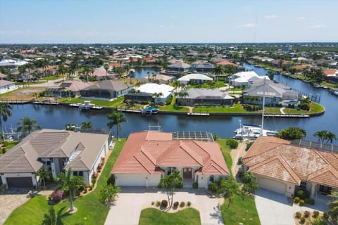 Property building, Neighbourhood, Bird's eye view